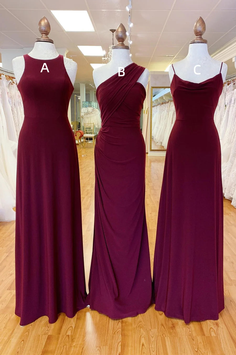 Vestido largo de dama de honor de gasa con hombros descubiertos y largo hasta el suelo